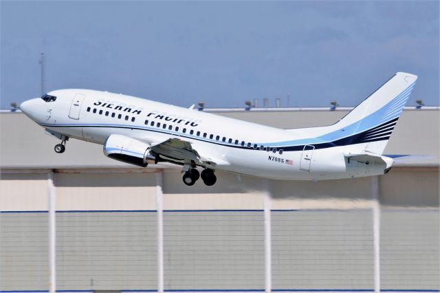 Boeing 737-500 (N708S) - 23-R Departure