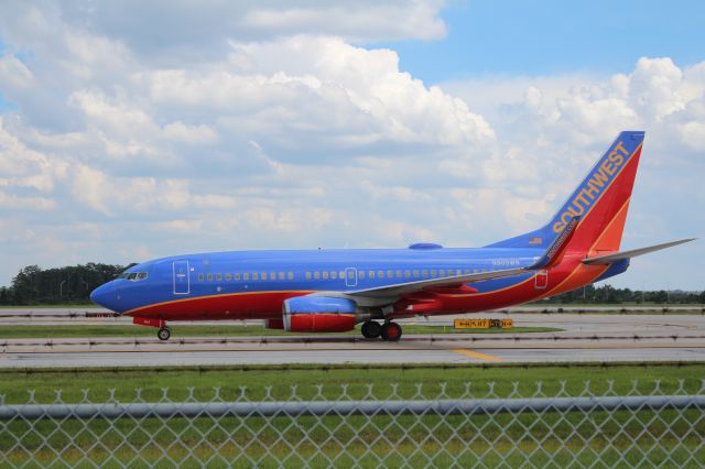 Boeing 737-700 (N909WN) - KMCO