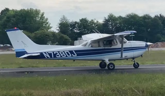 Cessna Skyhawk (N738DJ) - USAeroFlight Cessna 172 taxiing for takeoff via RW01