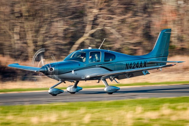 Cirrus SR-22 (N424AX) - Cirrus SR22 N424AX landing at KLOM