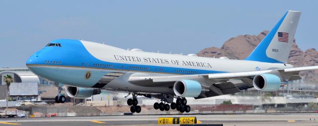 Boeing 747-200 (N28000) - phoenix sky harbor international airport 23JUN20