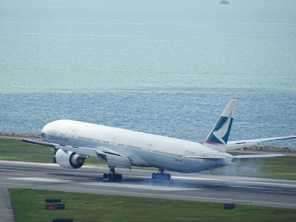 BOEING 777-300ER (B-KPN)