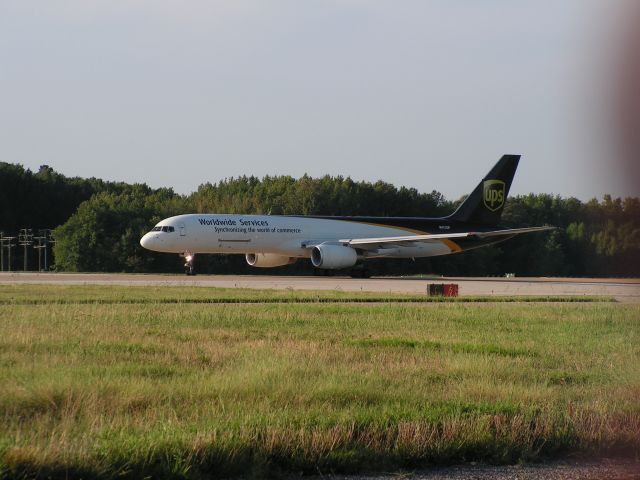 Boeing 757-200 (N452UP) - UPS Boeing 757-200 lined up & ready for departure