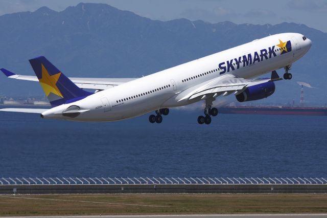 Airbus A330-300 (JA330A) - Airbus A330-343 : JA330A (cn 1483) The first Airbus A330 for Skymark Airlines.