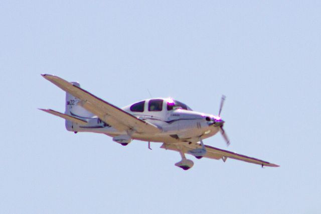 Cirrus SR-22 —