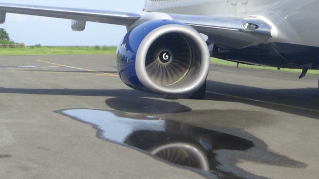 Boeing 737-800 (N3768)