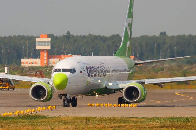 Boeing 737-800 (RA-73664)