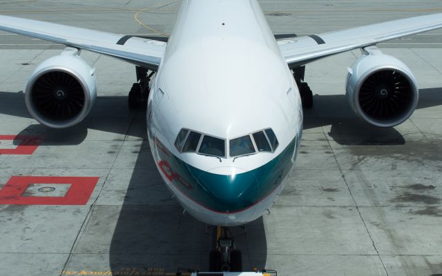 Boeing 777-200 (B-KQN) - Close up of a Cathay 777.