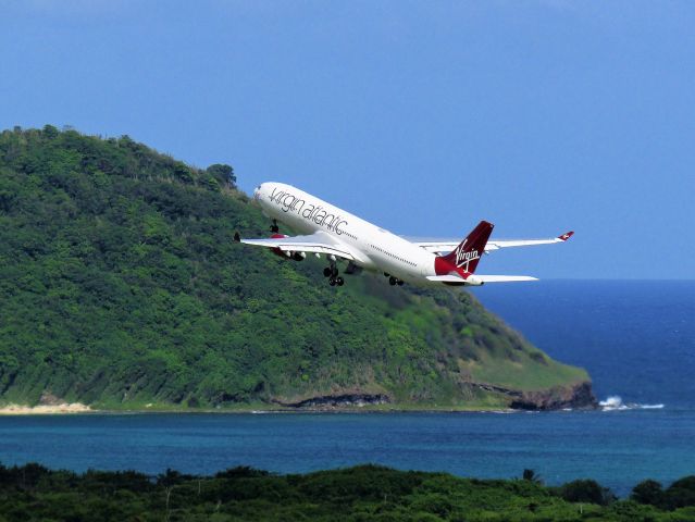 Airbus A330-300 (G-VLUV)