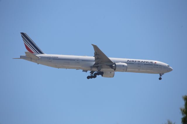 BOEING 777-300ER (F-GZNB)