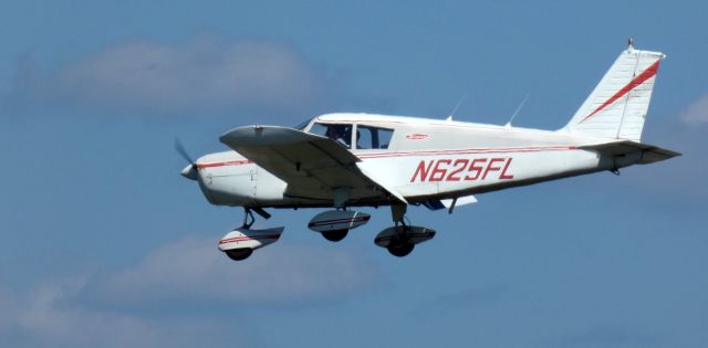 Piper Cherokee (N625FL) - About to touch down is this 1971 Piper PA-28-140 Cherokee from the Summer of 2024.