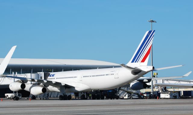 Airbus A340-300 (F-GLZT)