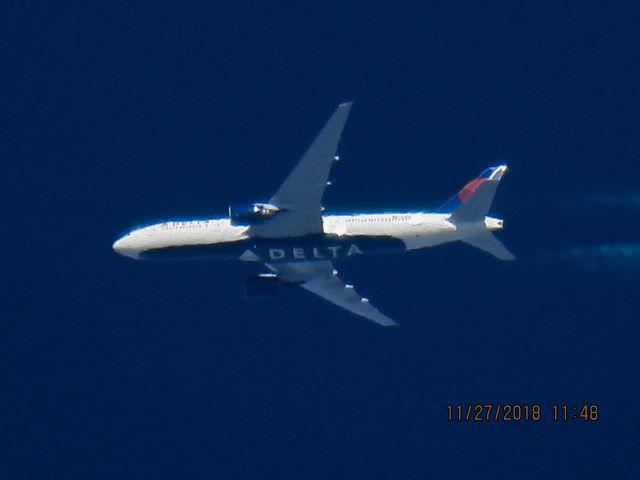 Boeing 777-200 (N867DA)