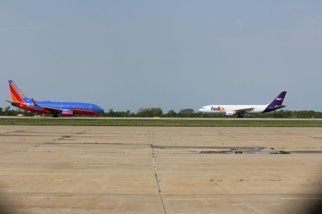 Airbus A300F4-600 (N657FE) - FDX632 rolling out on 19R, SWA B733 N461WN on txy A1