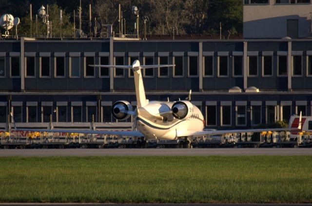 Canadair Regional Jet CRJ-200 (OE-ISA)