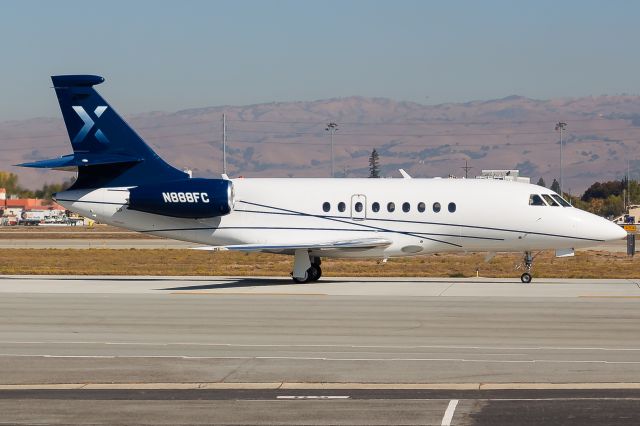 Dassault Falcon 2000 (N888FC)