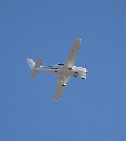 Cirrus SR-22 (N220RH) - After take off RWY 18 Joplin, MO.