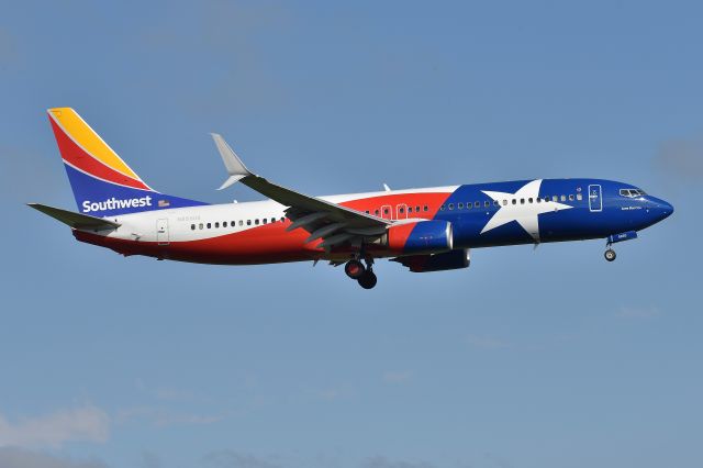 Boeing 737-800 (N8660A) - New Lone Star One. 5-L 05-10-24