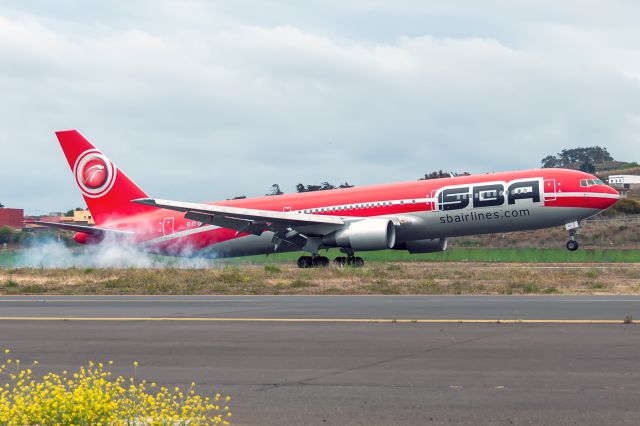 BOEING 767-300 (YL-LCY)