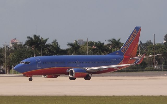 BOEING 737-300 (N613SW)