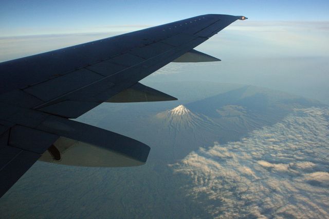 BOEING 737-300 (ZK-NGR)