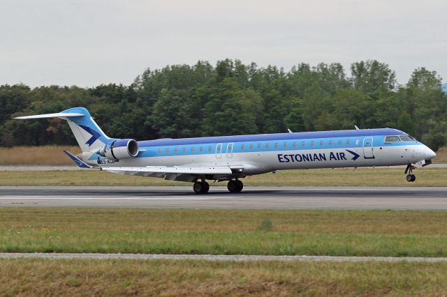 Canadair Regional Jet CRJ-900 (ES-ACB)