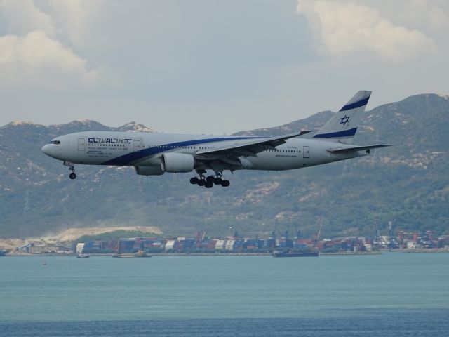 Boeing 777-200 (4X-ECB)