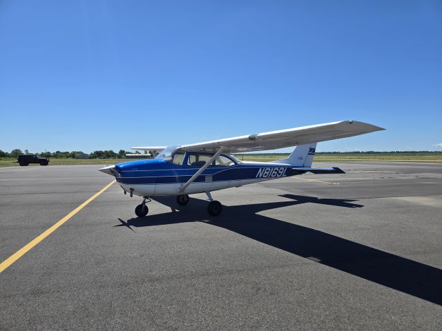 Cessna Skyhawk (N8169L)