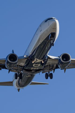 Boeing 737-900 —