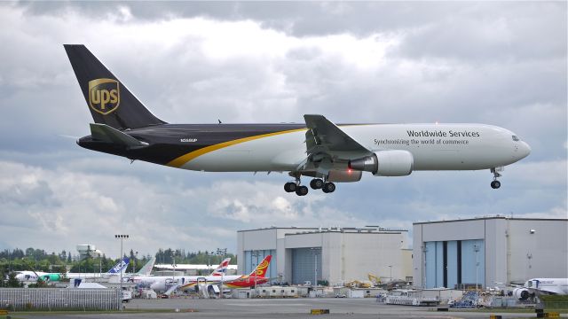 BOEING 767-300 (N358UP) - BOE289 on final to runway 16R to complete a flight test on 5/30/13. (LN:1053 cn 37864).