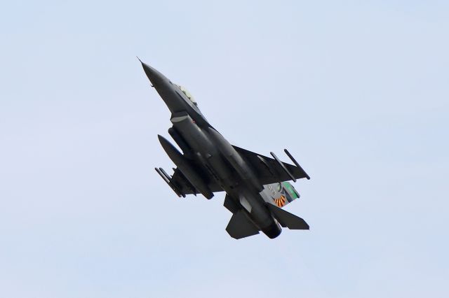 Lockheed F-16 Fighting Falcon (89-2098) - A USAF Lockheed F-16CM from the 180th Fighter Wing, 112th Fighter Squadron (Stingers) seen just after departing RWY 24L en route back to its’ home base at Toledo Express Airport (KTOL) on 2 Apr 2019.