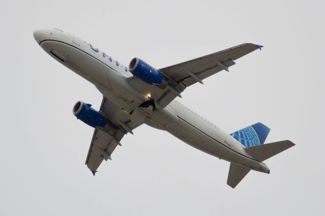 Airbus A320 (N488UA) - United 471 is departing DSM's Runway 5 heading to Denver. Photo taken on October 18, 2020 at 9:20 AM with Nikon D3200 at 170mm.