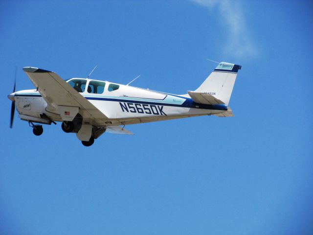 Beechcraft 35 Bonanza (N5650K) - Taking off RWY 26L