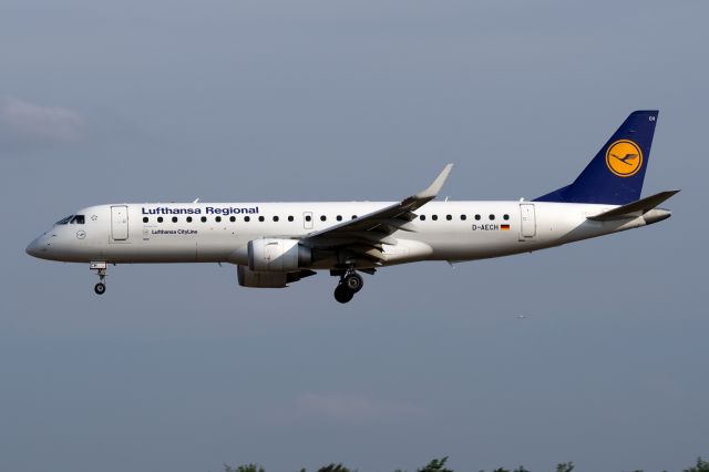 Embraer ERJ-190 (D-AECH)