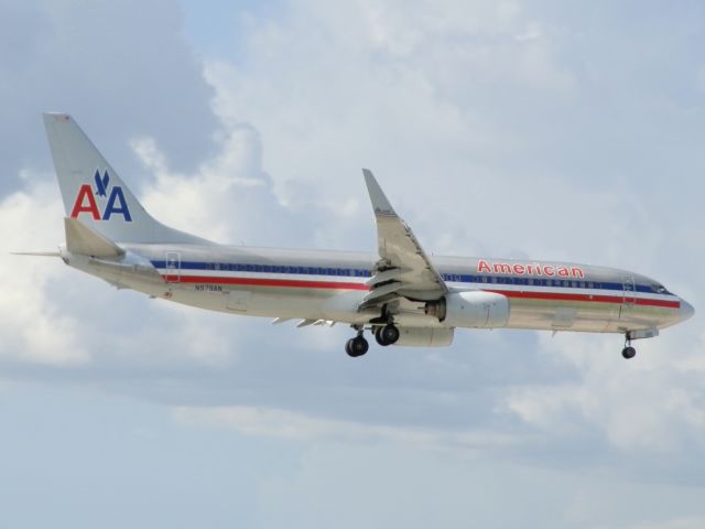 Boeing 737-800 (N979AN)