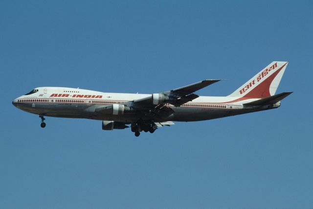 Boeing 747-200 (VT-EFJ) - Final Approach to Narita Intl Airport Rwy34 on 1991/02/24