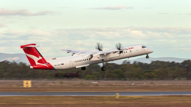 de Havilland Dash 8-400 (VH-LQH)