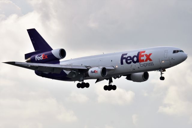 McDonnell Douglas DC-10 (N562FE)