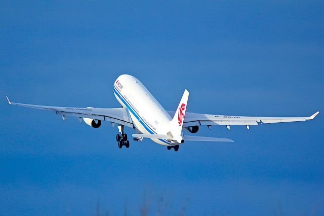 Airbus A330-300 (B-6536)