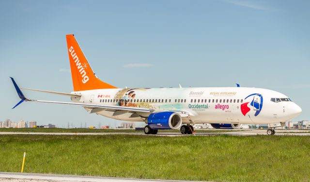 Boeing 737-800 (C-GKVL)