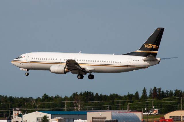 BOEING 737-400 (C-FLEJ)