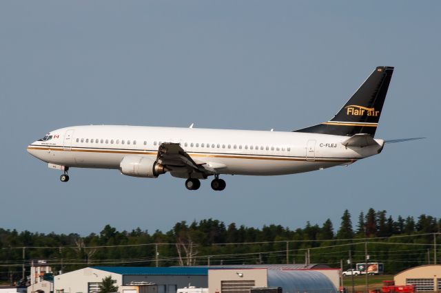 BOEING 737-400 (C-FLEJ)