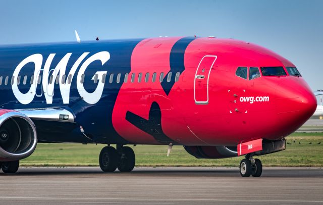 BOEING 737-400 (C-GGWX) - Canadian Football League charter arriving from YYZ.