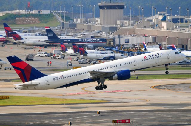 Boeing 757-200 (N6713Y) - Seen at KATL on 9/11/2010.