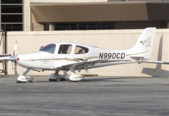 Cirrus SR-22 (N990CD)