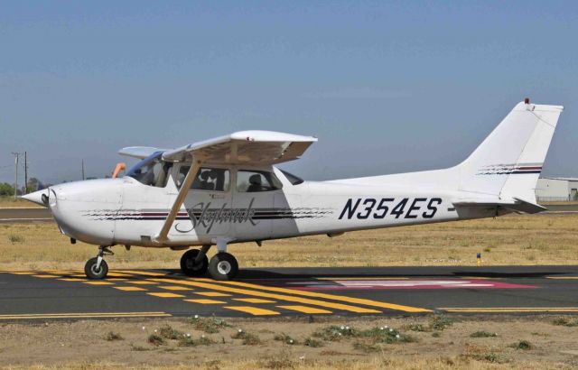 Cessna Skyhawk (N354ES)