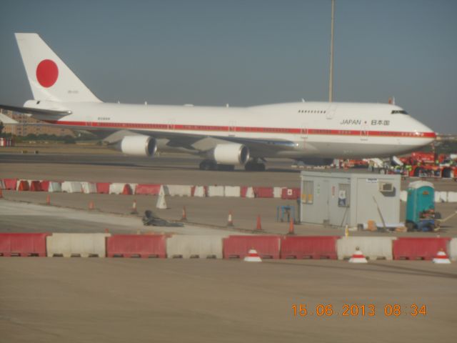 Boeing 747-200 (20-1101) - Photo of Japanese Airforce B747 at Seville on the occasion of Crown Prince Naruhito official visit to Spain. 15/06/2013