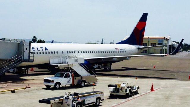 Boeing 737-800 (N3742C) - B738 PARKING A GATE B6 AT MDST!