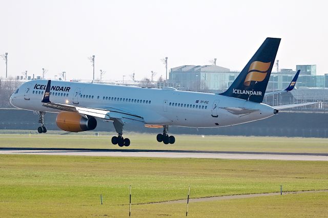 Boeing 757-200 (TF-FIC)