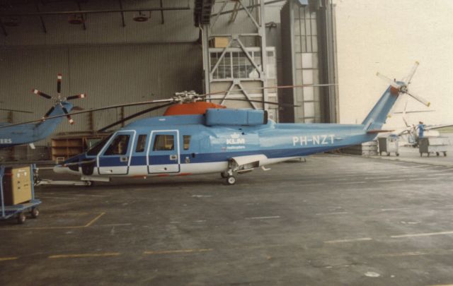 PH-NZT — - KLM HeliKopters Sikorsky S-76B cn760326 Hangarop Amsterdam Schiphol 1988